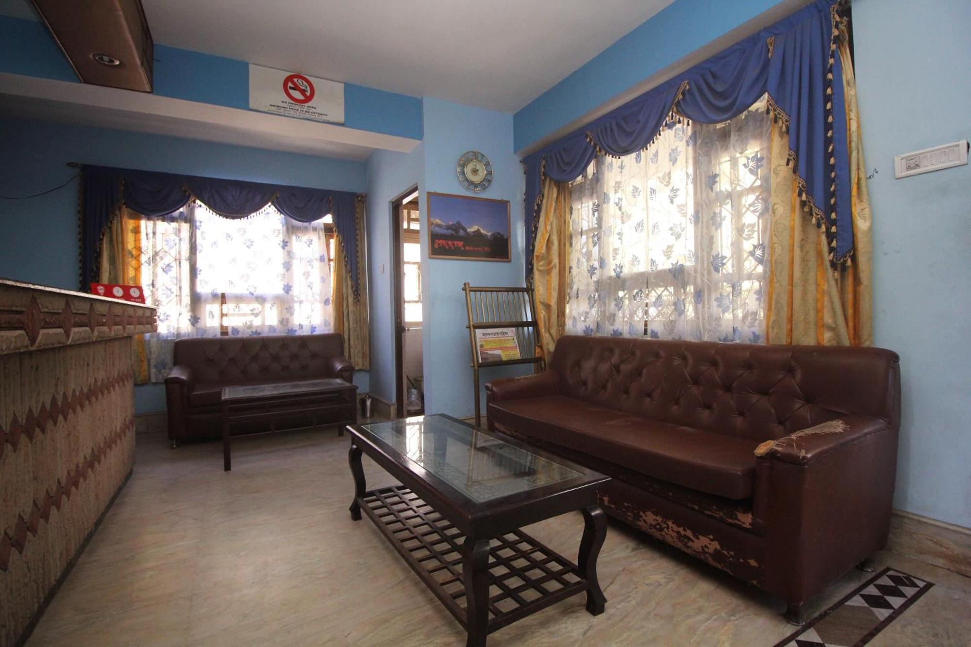 Oyo 10587 Vanjula Residency 강토크 외부 사진