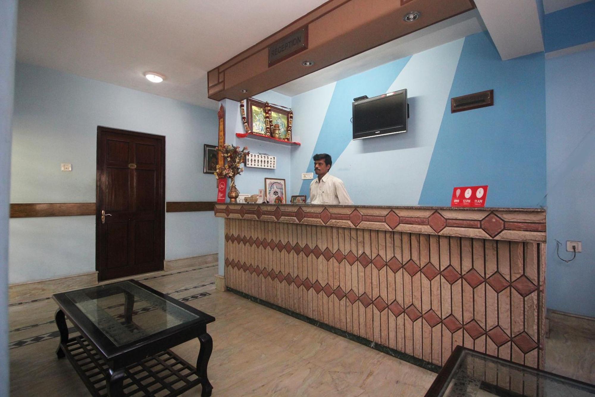 Oyo 10587 Vanjula Residency 강토크 외부 사진